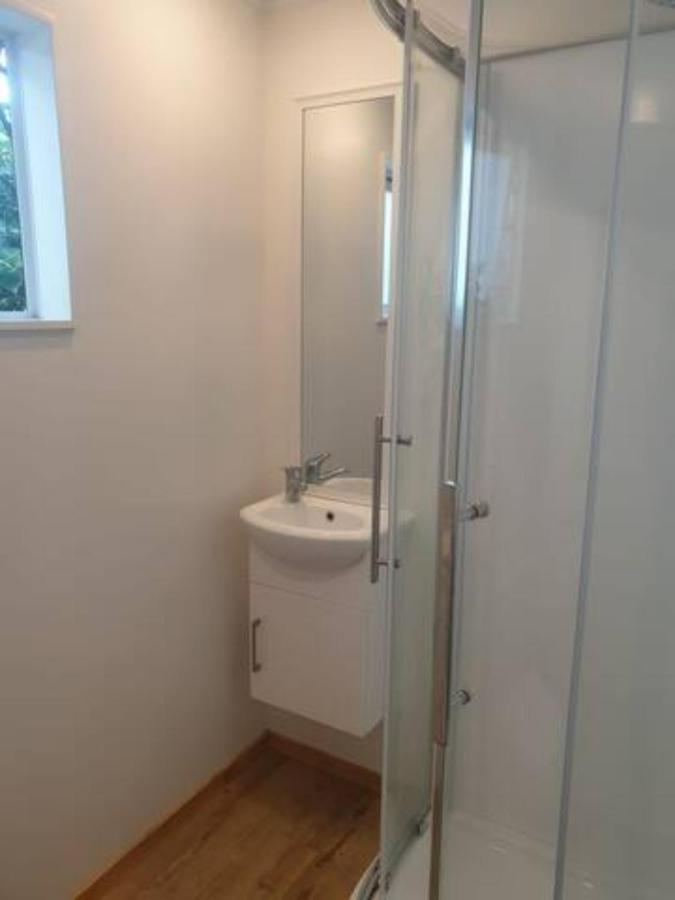 New, Cosy & Private 1-Bedroom & Living Flat Porirua Exterior photo